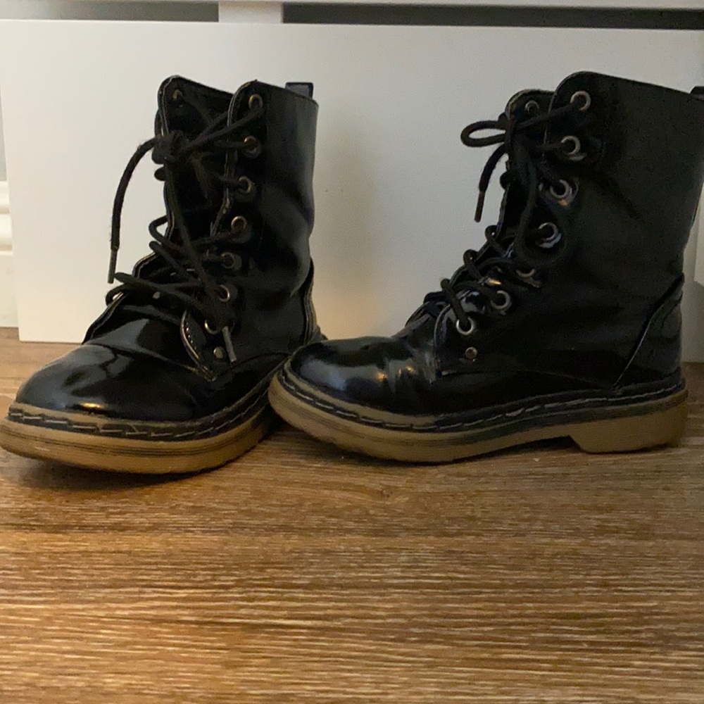 Used BamBoo Black toddle boots size 11